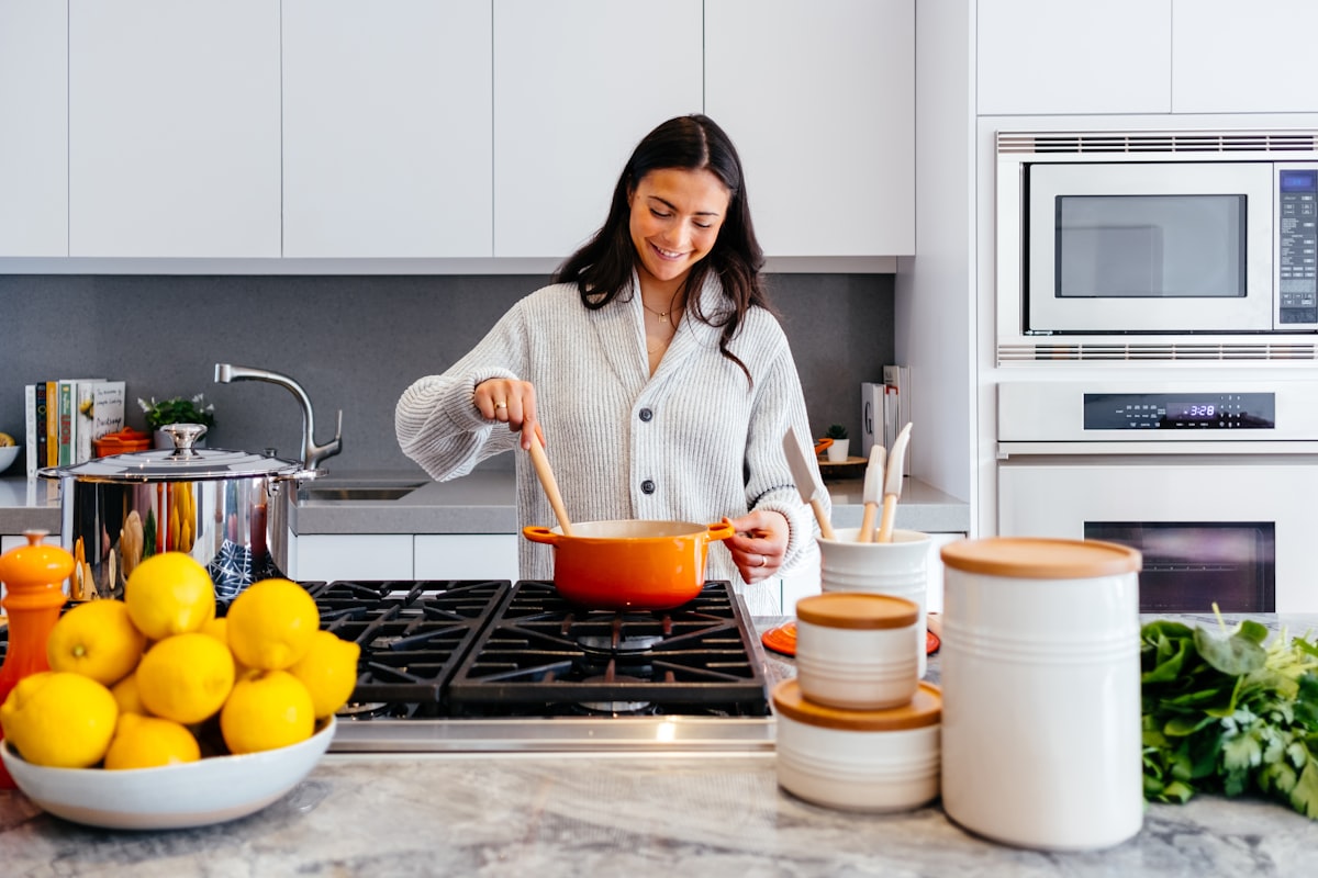 AI kitchen gadget product video — modern kitchen with small appliances for Amazon listing