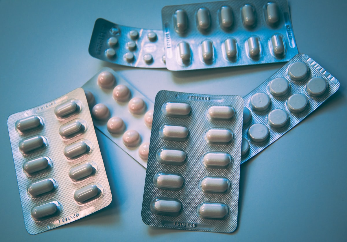 AI supplement product video — vitamin bottles and wellness products for ecommerce listing